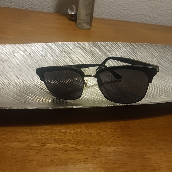 Gucci Sunglasses - Picture 3 of 5